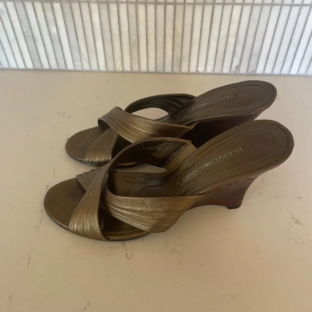 Bandolino Criss-Cross, Open Toe Wedge Sandal, in Brown Leather,‎ No Back, 6.5